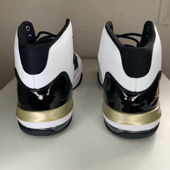 NEW Jordan Max Aura White Metallic Gold Basketball - Picture 7 of 10
